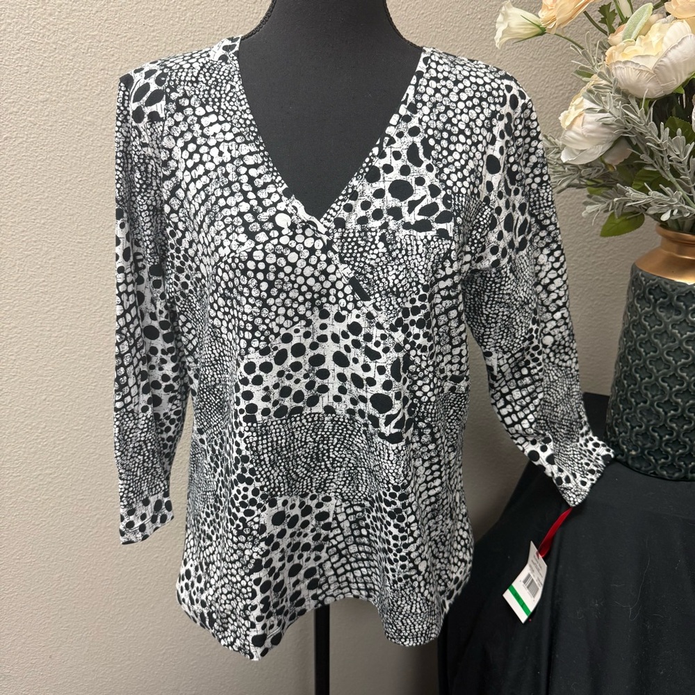 NWT Ruby Rd Favorites Black White Abstract Wrap Top Stretch L